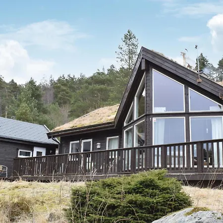 3 Bedroom Gorgeous In Holiday home Jorpeland