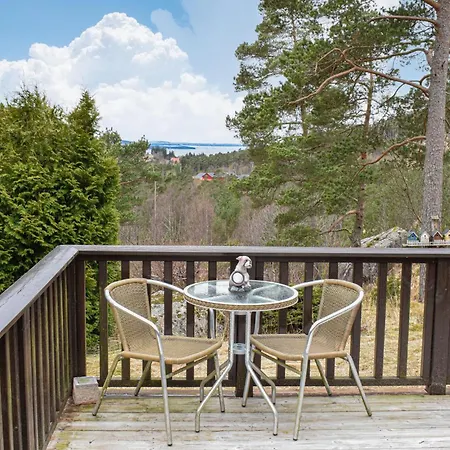 3 Bedroom Gorgeous In Holiday home Jorpeland