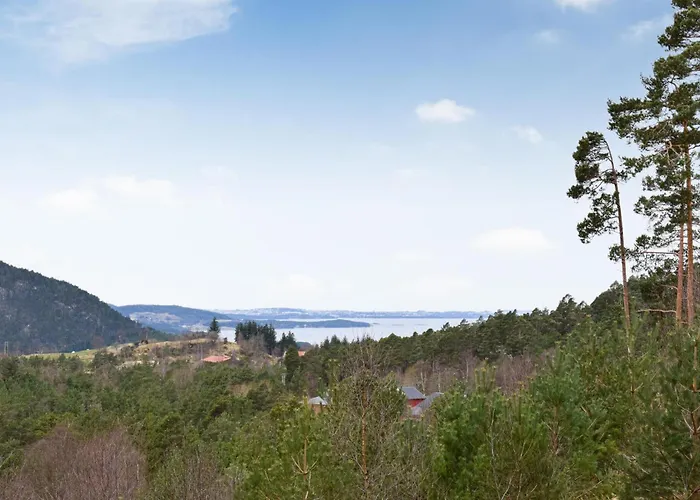 3 Bedroom Gorgeous In Feriehus Jørpeland